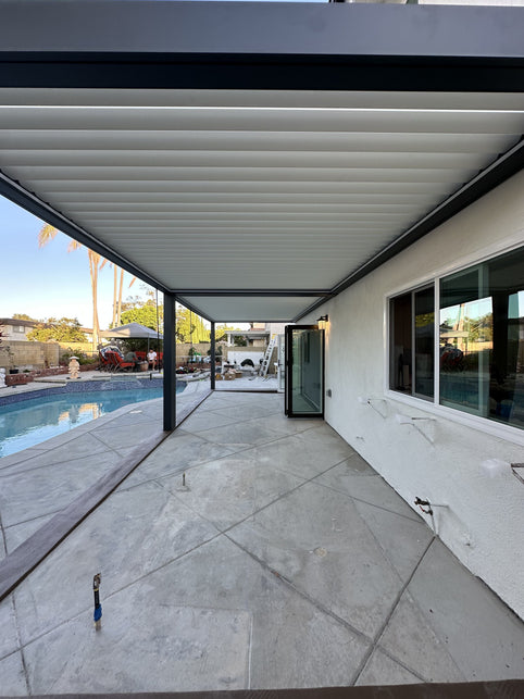 Aluminum pergola in an HOA community backyard in Southern California
